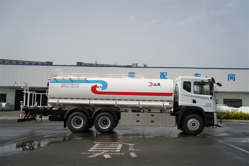 【东风牌】东风华神T5洒水车 21方（纯电动）