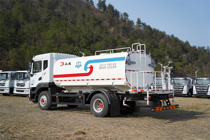 【汉成牌】东风股份D9-240马力洒水车 16方（燃油车）