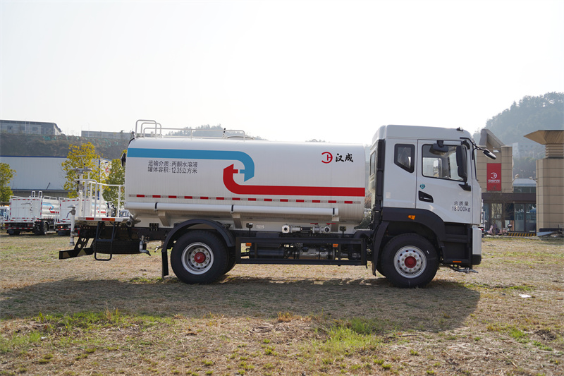 【汉成牌】东风股份D9-240马力洒水车 16方（燃油车）