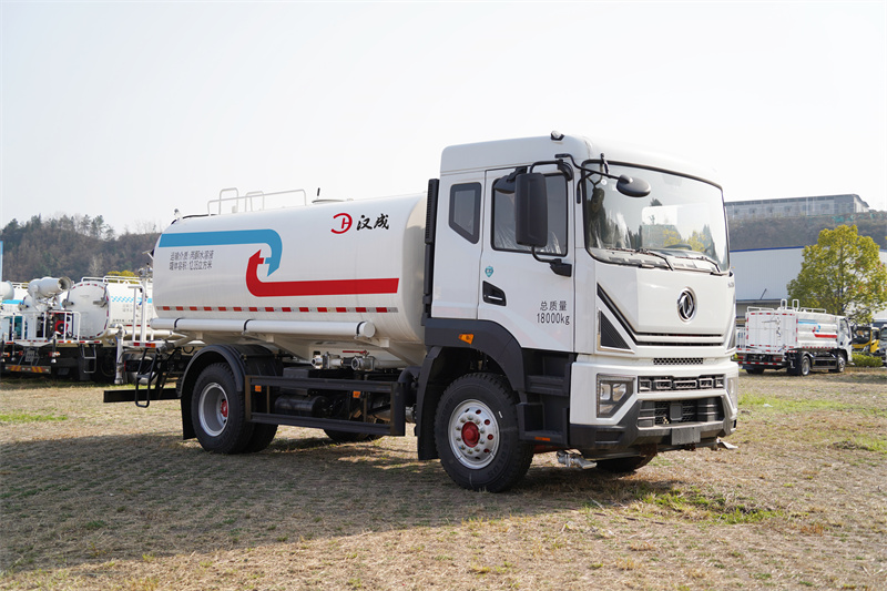 【汉成牌】东风股份D9-240马力洒水车 16方（燃油车）