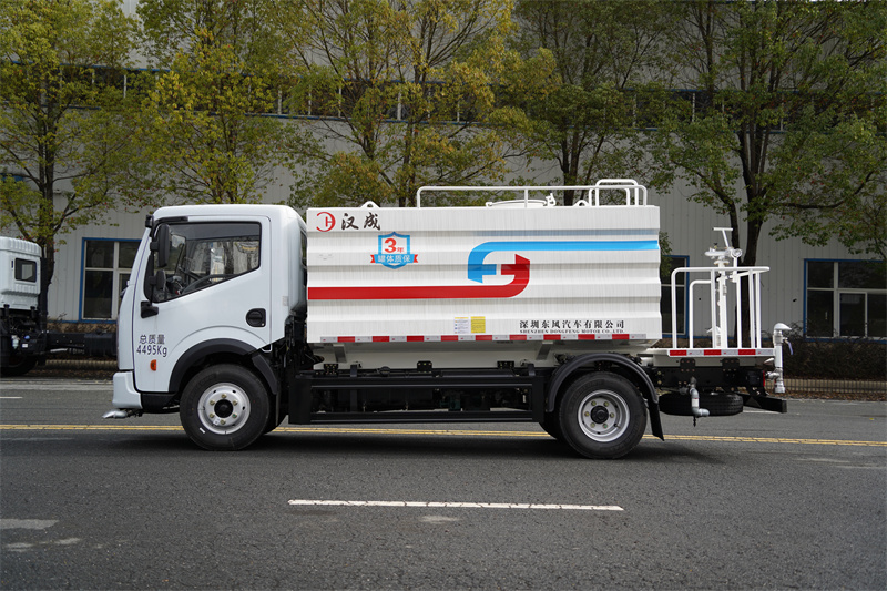 东风股份D6蓝牌洒水车 7方（燃油车）