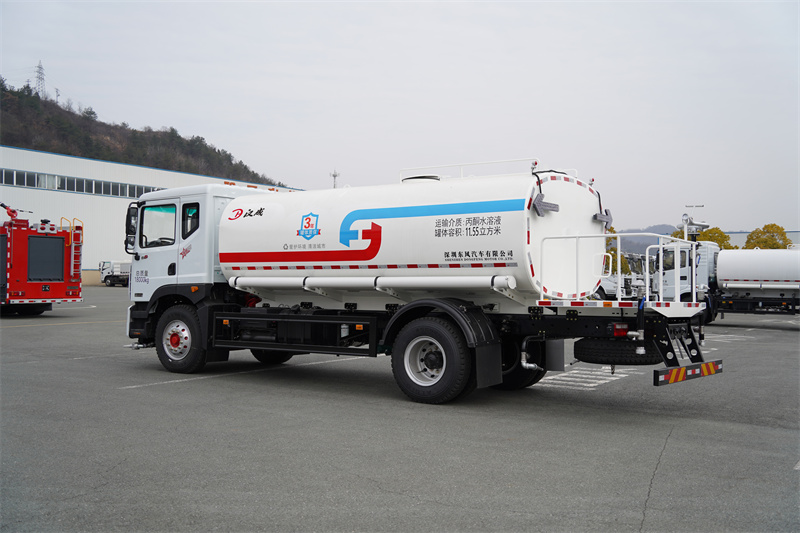 【汉成牌】东风股份D9-230马力洒水车 16方（燃油车）