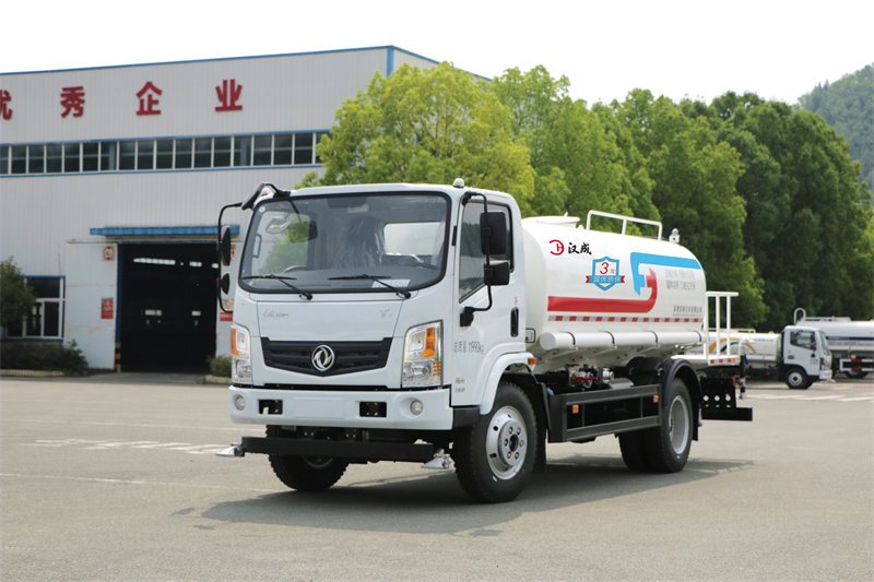 东风华神T1洒水车 9方（燃油车）