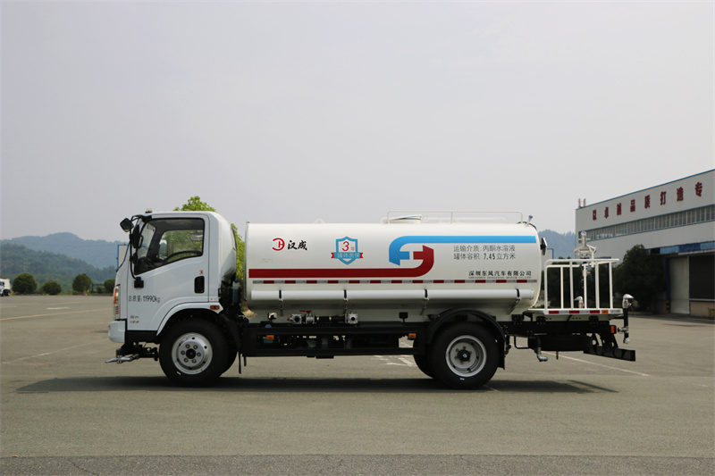 东风华神T1洒水车 9方（燃油车）